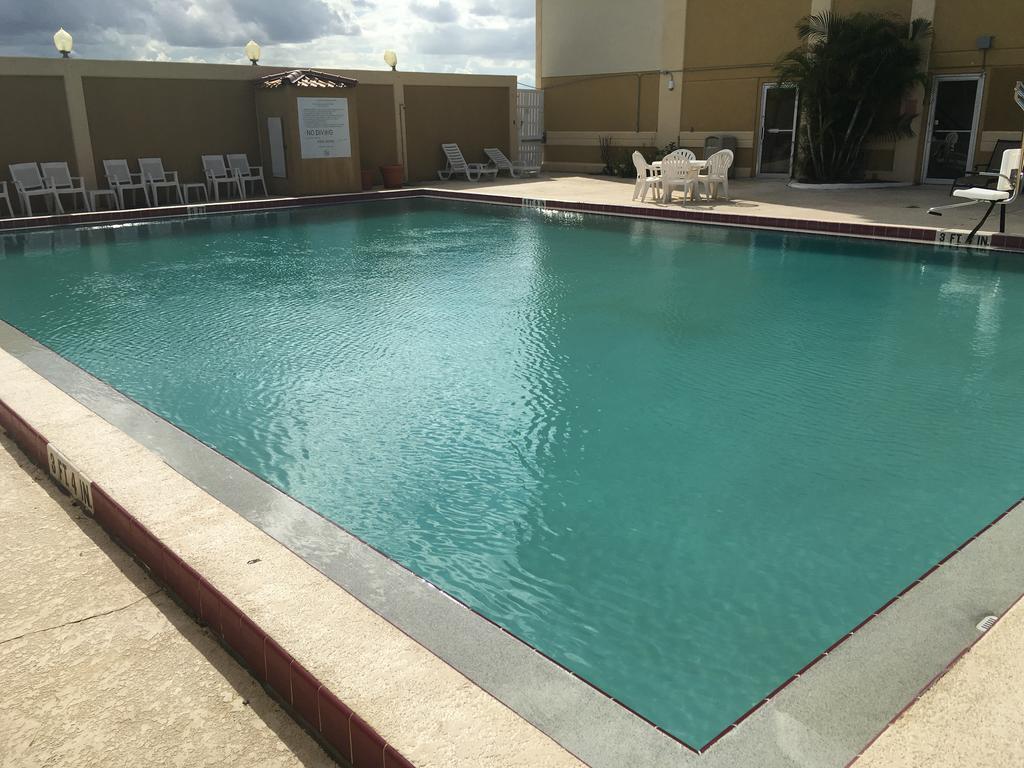 Quality Inn & Suites Winter Park Village Area Orlando Exterior foto