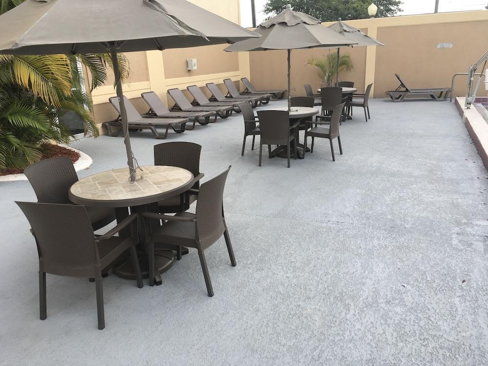 Quality Inn & Suites Winter Park Village Area Orlando Exterior foto